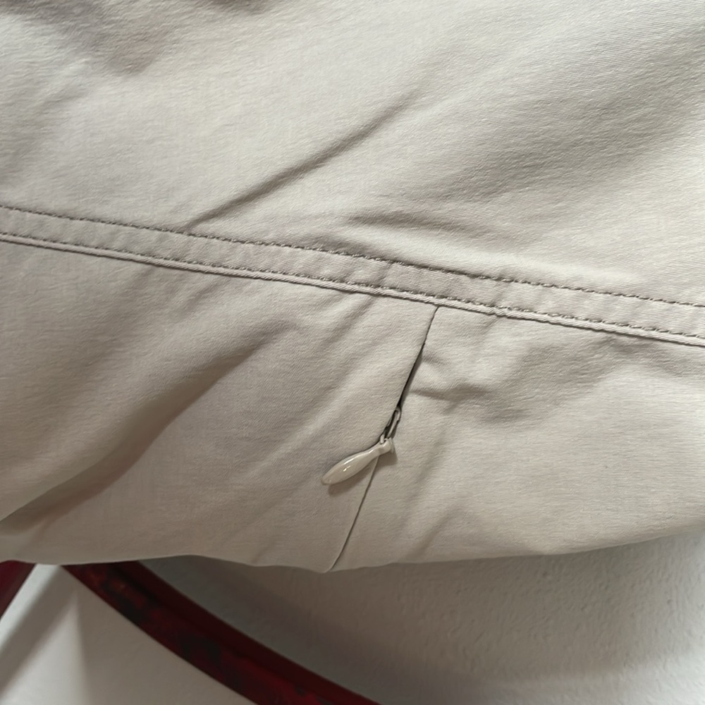 Mid thigh  active shorts - Picture 3 of 4
